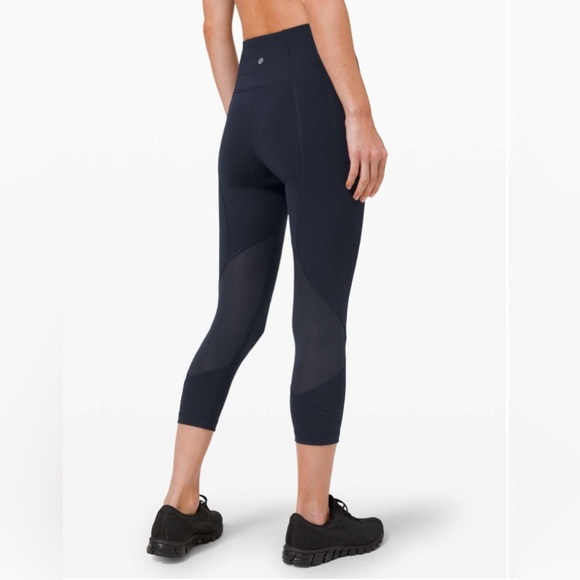 LULULEMON ATHLETICA Pace Rival High Rise Crop 22" No Zip in True Navy - Picture 2 of 9